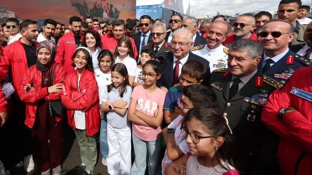 MSB Bakanı Güler, TEKNOFEST Güneydoğu'yu ziyaret etti