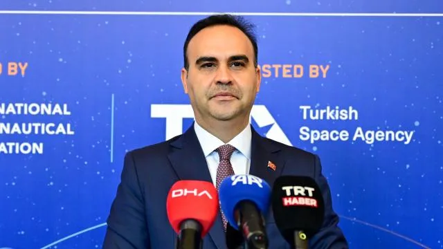 Türkiye 2027'de kendi yerli hibrit itki teknolojisiyle Ay'a ulaşacak
