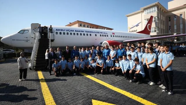 Astronotlar Antalya'da havacılık öğrencileriyle buluştu
