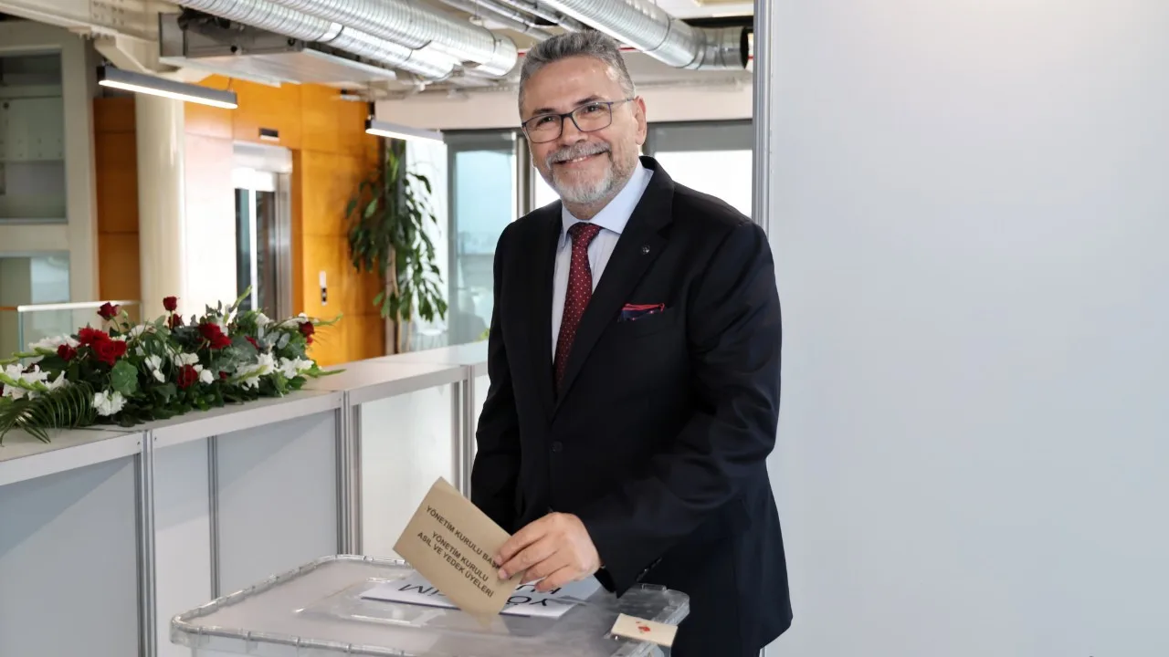 Mustafa Karabağlı EBSO’nun yeni başkanı seçildi