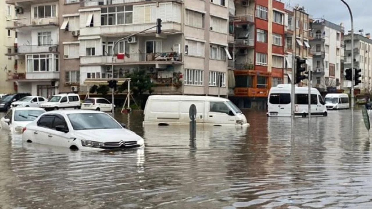 İstanbul’da selden etkilenen esnafa 80 milyon lira destek