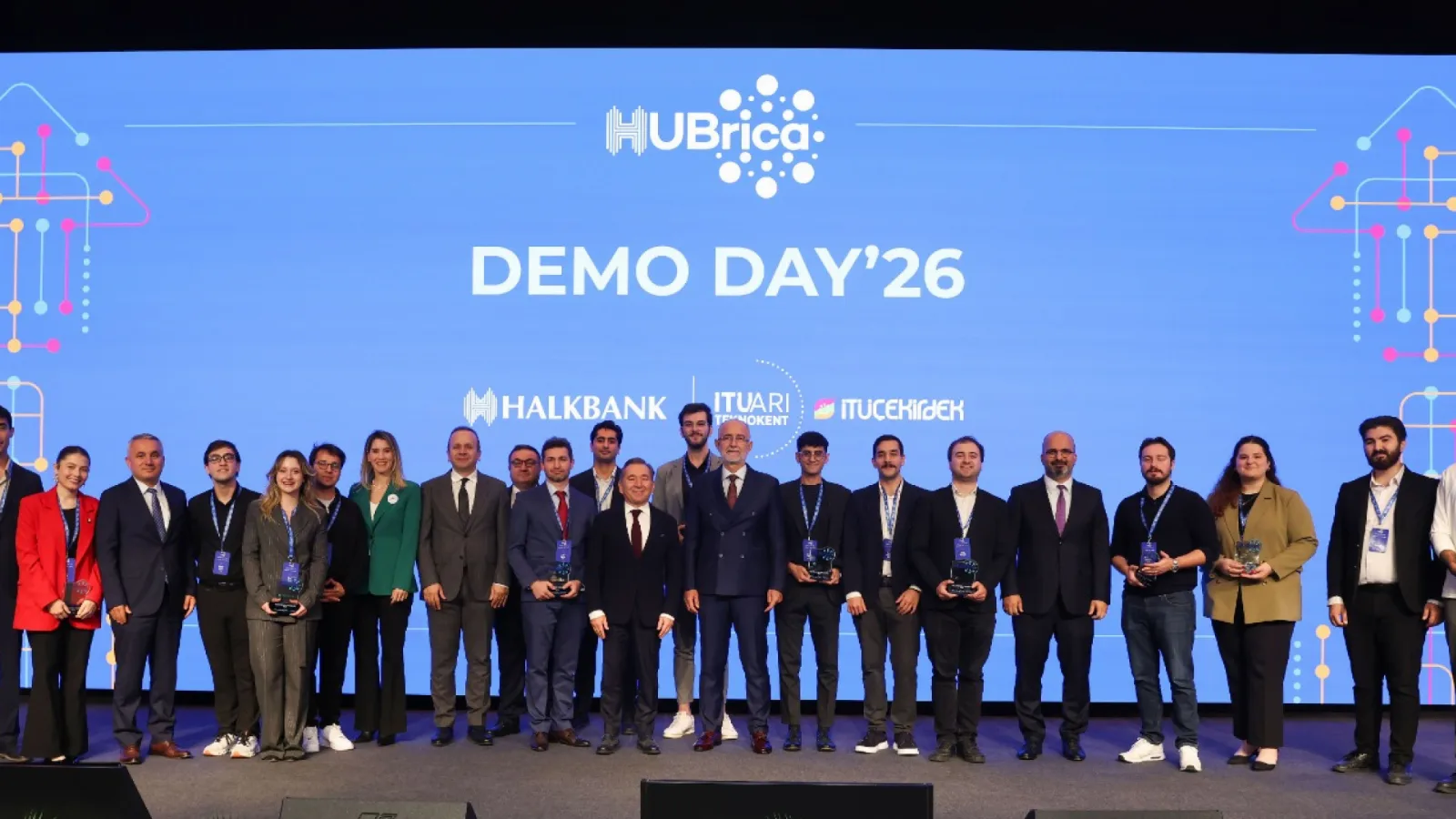 HUBrica’nın üçüncü dönemini tamamlayan 10 girişim projelerini tanıttı