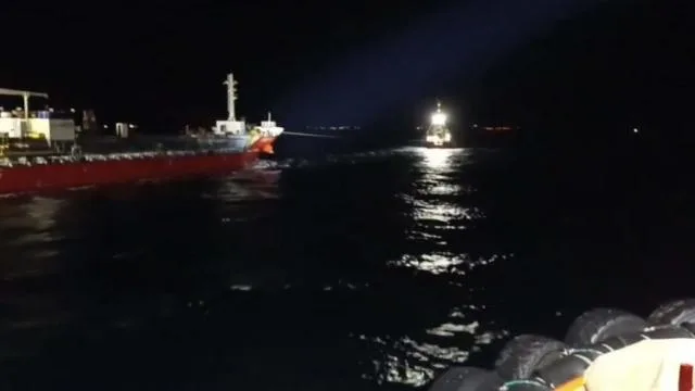 Çanakkale Boğazı'nda arızalanan gemi Şevketiye Demir Sahası'na çekildi